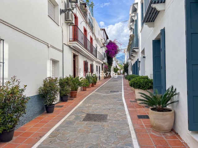 5 Bedrooms Townhouse in Marbella
