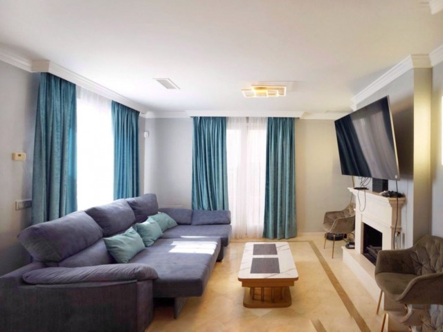 Maison mitoyenne, Aloha, R5021161