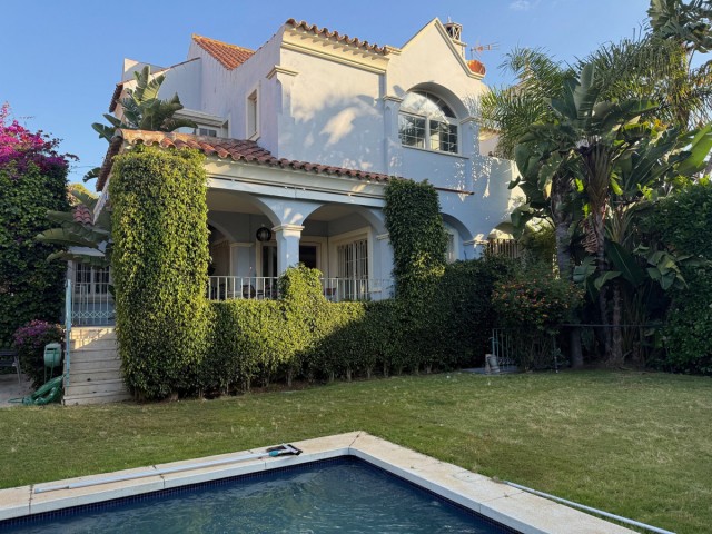 Villa con 5 Dormitorios  en Puerto Banús