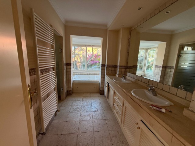 Villa con 5 Dormitorios  en Puerto Banús