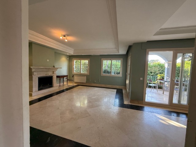 Villa con 5 Dormitorios  en Puerto Banús