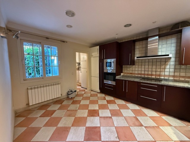 5 Bedrooms Villa in Puerto Banús