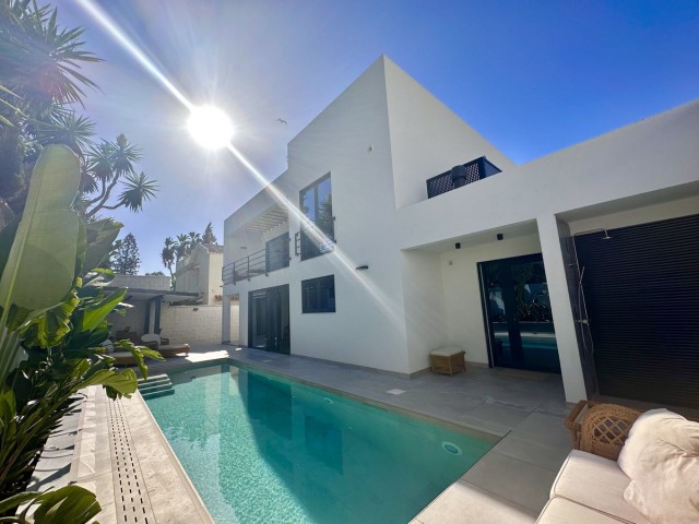 Villa con 4 Dormitorios  en Puerto Banús