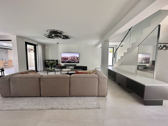 Villa con 4 Dormitorios  en Puerto Banús