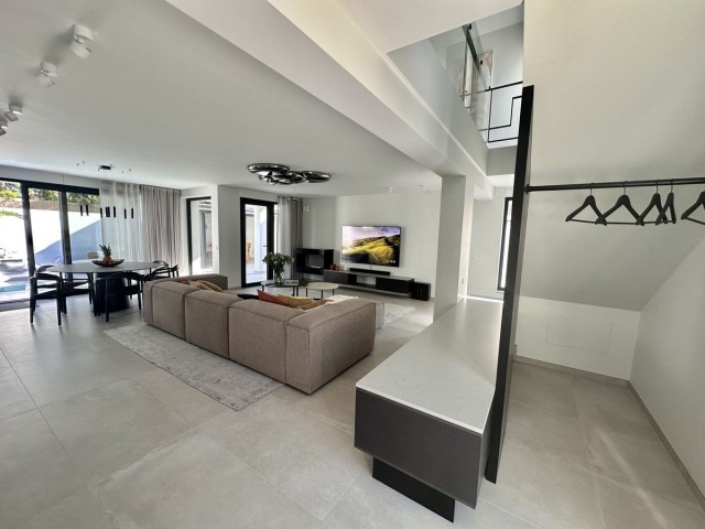 Villa con 4 Dormitorios  en Puerto Banús