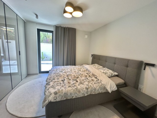 Villa con 4 Dormitorios  en Puerto Banús