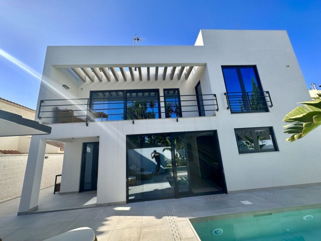 Villa con 4 Dormitorios  en Puerto Banús