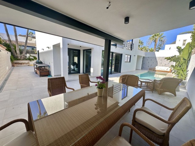 Villa con 4 Dormitorios  en Puerto Banús