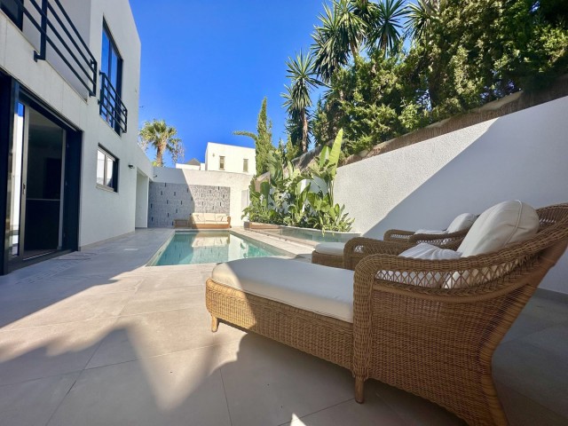 Villa con 4 Dormitorios  en Puerto Banús