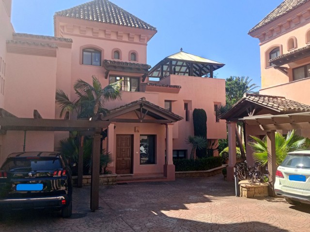 3 Bedrooms Townhouse in Marbella