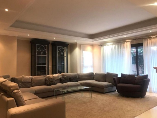 3 Bedrooms Townhouse in Marbella