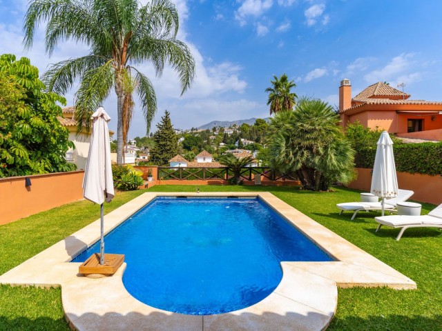 Villa con 4 Dormitorios  en Sierrezuela