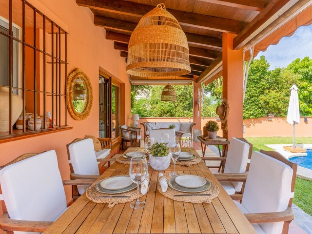 Villa con 4 Dormitorios  en Sierrezuela