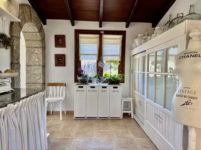 Villa con 4 Dormitorios  en Sierrezuela