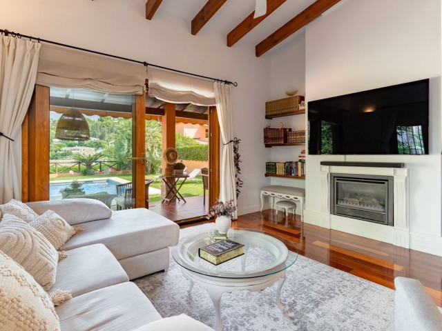 Villa con 4 Dormitorios  en Sierrezuela