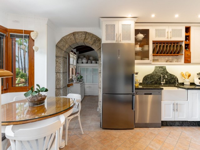 Villa con 4 Dormitorios  en Sierrezuela