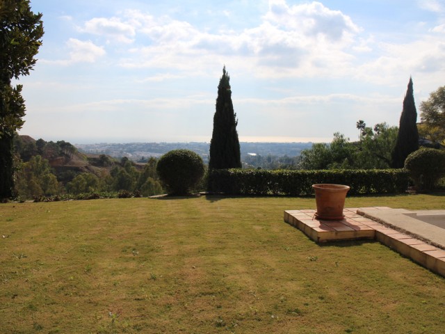 Villa avec 4 Chambres  à Monte Halcones