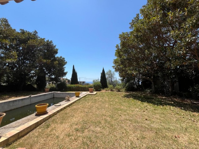 Villa avec 4 Chambres  à Monte Halcones