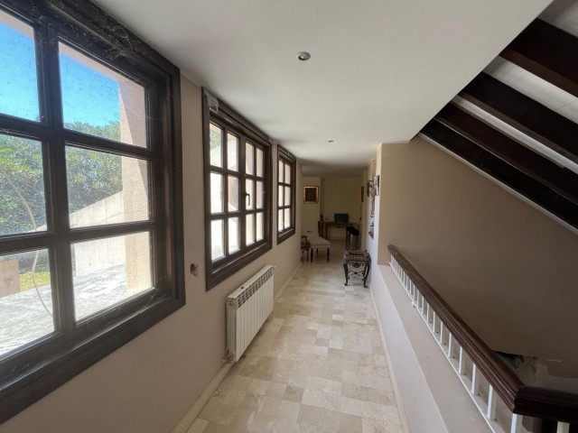 Villa avec 4 Chambres  à Monte Halcones