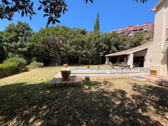 Villa avec 4 Chambres  à Monte Halcones