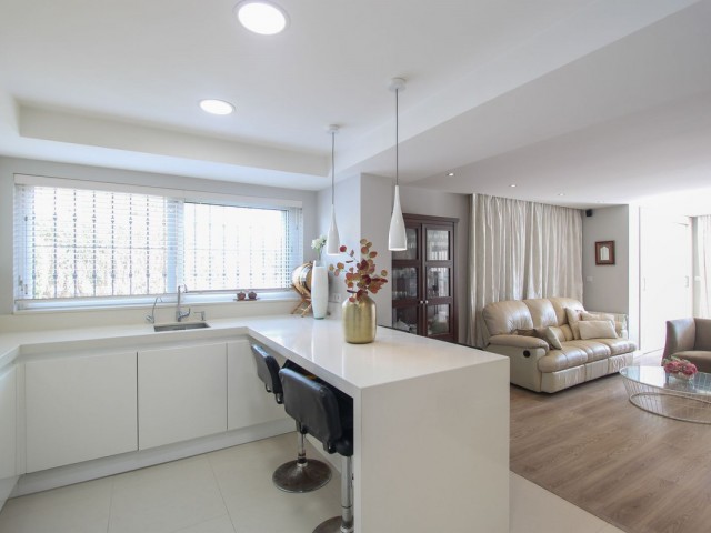 Apartamento con 3 Dormitorios  en Guadalmina Alta