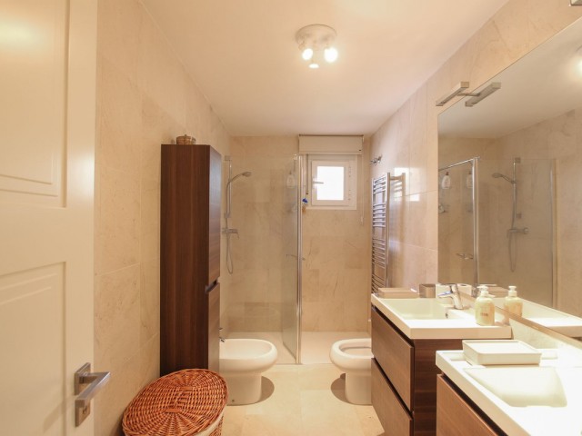 Huoneisto, Guadalmina Alta, R5040325