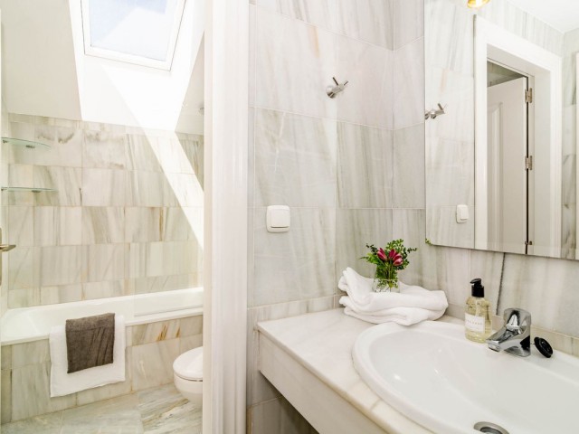 3 Bedrooms Apartment in Nueva Andalucía