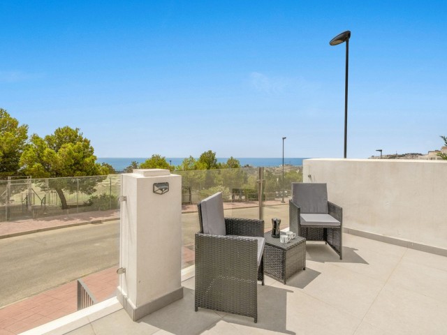 Apartamento con 2 Dormitorios  en Benalmadena Costa