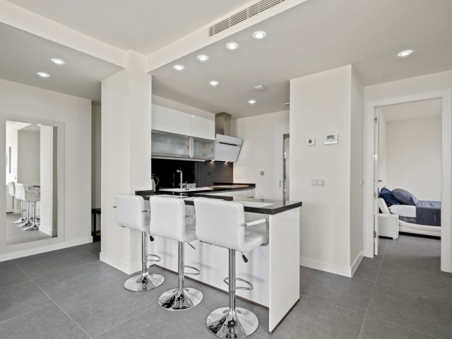 Apartamento con 2 Dormitorios  en Benalmadena Costa