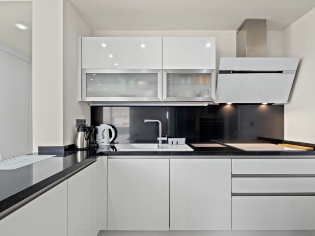 Apartamento con 2 Dormitorios  en Benalmadena Costa
