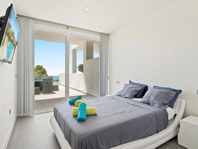Apartamento con 2 Dormitorios  en Benalmadena Costa