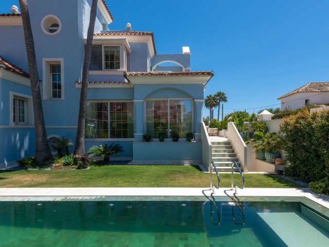 6 Makuuhuoneen Huvila Puerto Banús