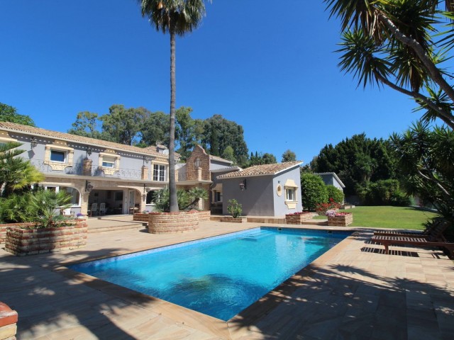 5 Bedrooms Villa in San Pedro de Alcántara
