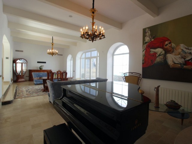 5 Bedrooms Villa in San Pedro de Alcántara