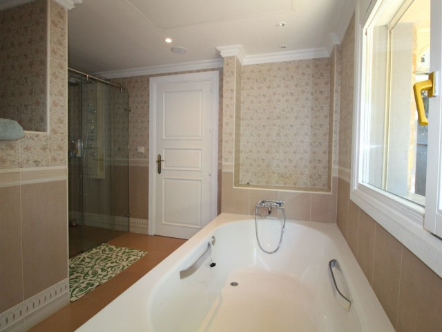5 Bedrooms Villa in San Pedro de Alcántara