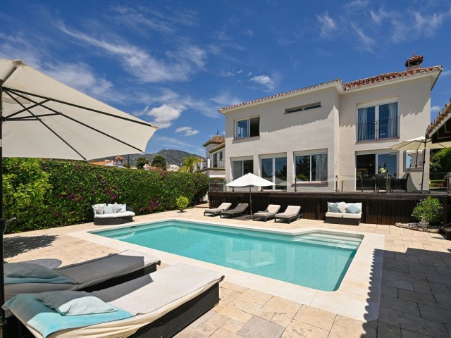 6 Bedrooms Villa in Río Real