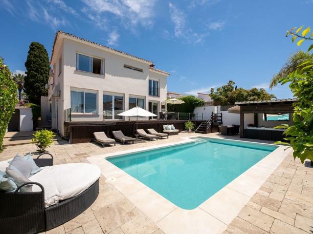 6 Makuuhuoneen Huvila Río Real