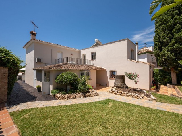 6 Makuuhuoneen Huvila Río Real