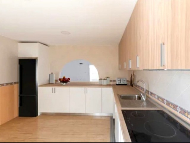 4 Bedrooms Townhouse in Los Boliches