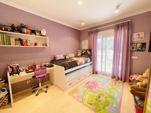 5 Bedrooms Villa in Nagüeles