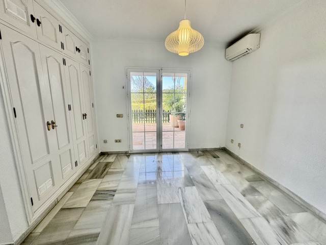 3 Slaapkamer Rijtjeshuis in Estepona