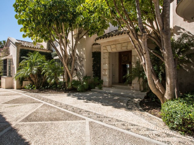 7 Bedrooms Villa in Los Monteros