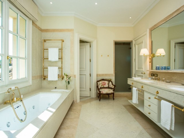 7 Bedrooms Villa in Los Monteros