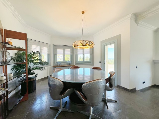 5 Bedrooms Villa in Sotogrande