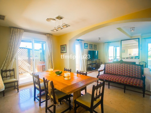 Appartement avec 4 Chambres  à San Roque Club