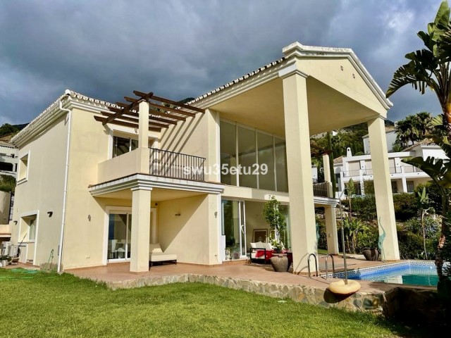 Villa con 3 Dormitorios  en Istán