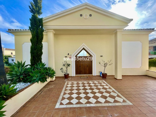 3 Soveroms Villa i Istán