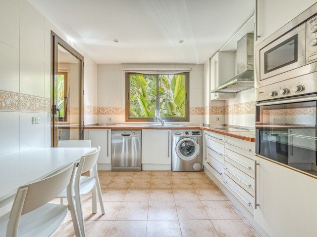 Apartment, Benahavis, R5049574