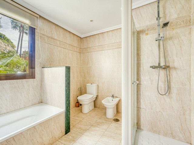 2 Bedrooms Apartment in Benahavís