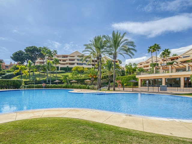 2 Bedrooms Apartment in Benahavís